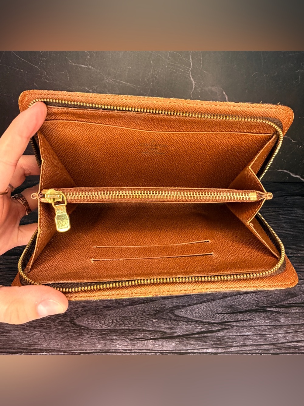 Louis Vuitton Monogram Zip Wallet | LV Zippy Wallet | Vintage| w/box and COA - Picture 6 of 11